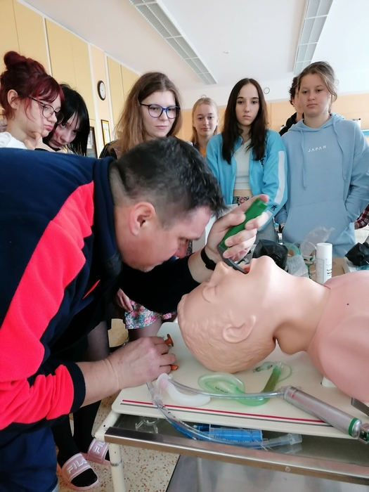 Výuka první pomoci se záchranáři z praxe Výuka první pomoci se záchranáři z praxe