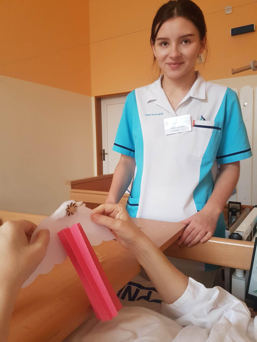 Žákyně naší školy na praxi v PN Kroměříž Žákyně naší školy na praxi v PN Kroměříž