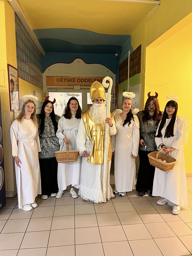 Školou chodil Mikuláš Školou chodil Mikuláš